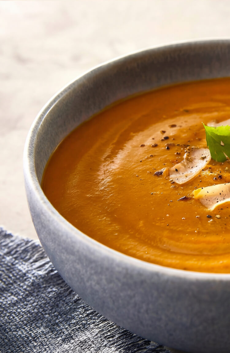 Suppe aus gerösteten Süßkartoffeln mit Ingwer