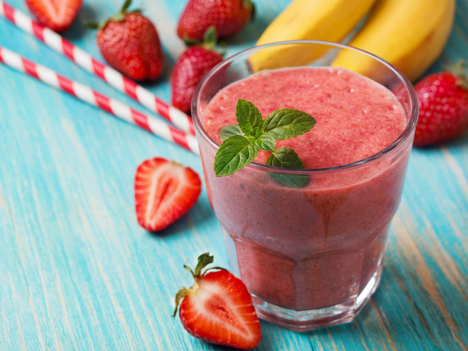 Mandelbutter & Erdbeer-Smoothie