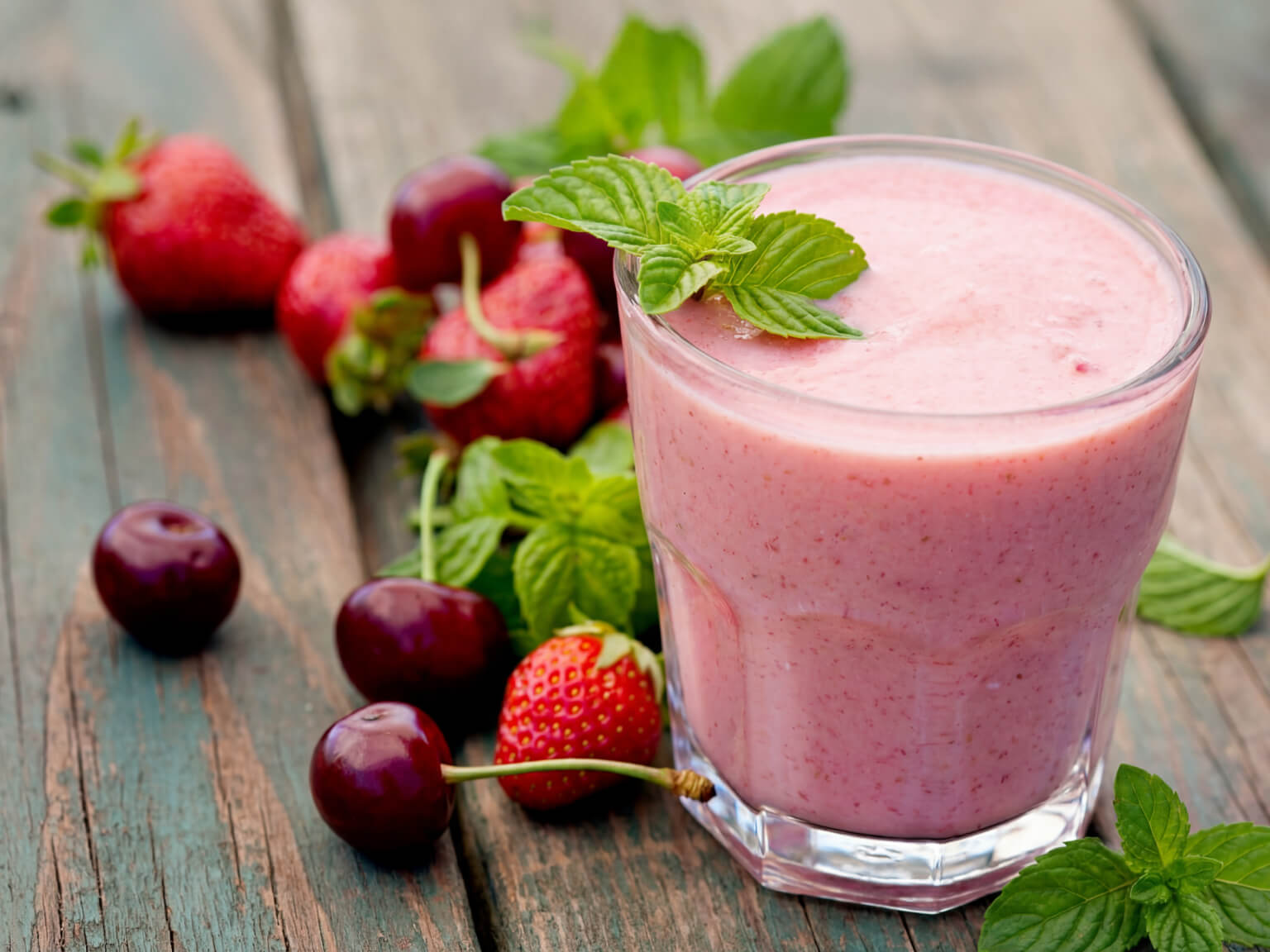 Mandelbutter & Erdbeer-Smoothie