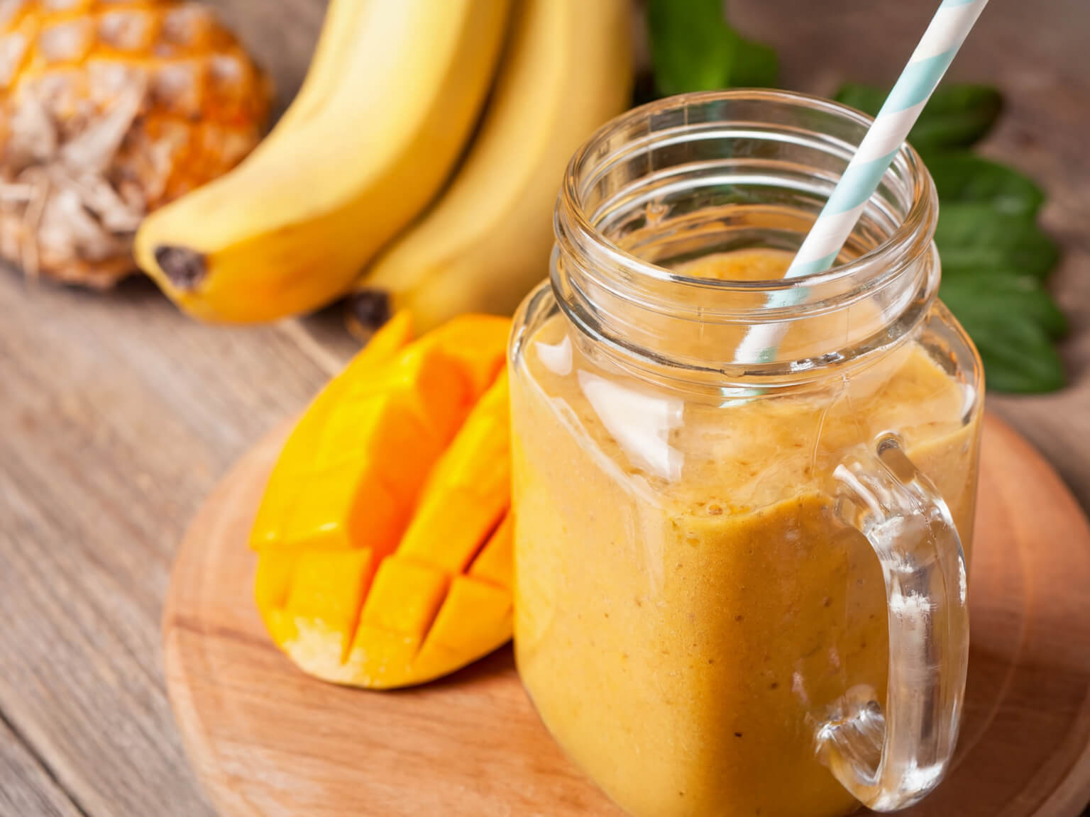 Tropischer Kurkuma-Smoothie