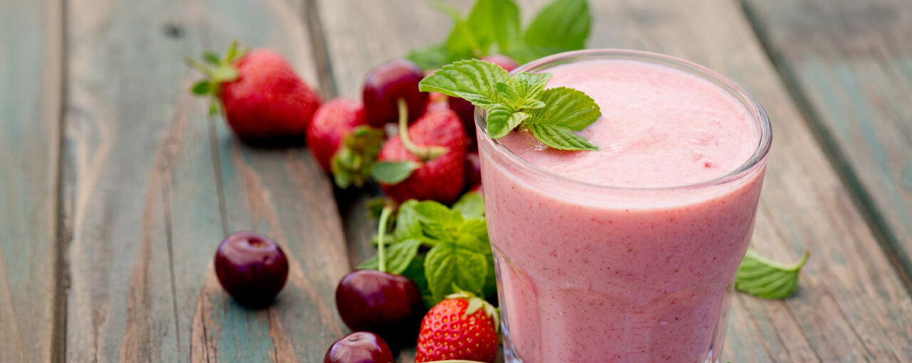Mandelbutter & Erdbeer-Smoothie